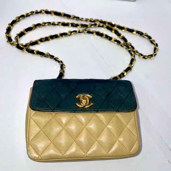 🔥SOLD🔥CHANEL Lambskin Mini bi-Color Flap Crossbody - Picture 1 of 16